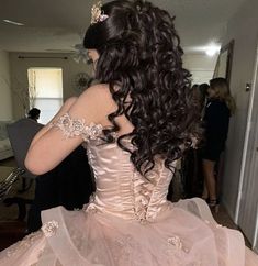 Light Pink Quinceanera Dresses, Quince Pictures, Sweet 16 Hairstyles, Quinceanera Makeup, Sweet 15 Party Ideas Quinceanera, Quinceanera Dresses Gold, Quinceanera Themes Dresses, Red Quince