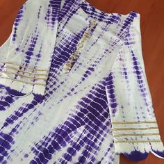 sarajahaan die and dai Batik Kurti, Tie Dye Dress Outfit, Bandhani Dresses, Pakistani Kurti Designs, Tie And Die, Churidar Neck Designs, Fusion Wear, Gala Design, Bandhani Dress