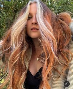 Split Tone Hair, Half Hair Color, Half And Half Hair Color, Split Hair Dye, Warm Red Hair, Hair Coloring Ideas, Two Tone Hair Color, Underdye Hair, Hair Dyed Underneath