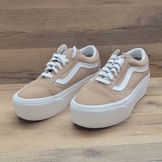 Van's Old School Stackfo Platform Brand New In The Box Authentic Uper Leather. Vans Old School, Vans White, Womens Vans, Vans Shoes, The Box, Christmas Ideas, Old School, Athletic Shoes, Women Shoes