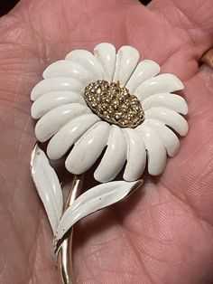 Signed brooch Monet enamel cream flower on gold metal roll over clasp rare irem Elegant White Enamel Pin, White Enamel Brooch Jewelry, White Vintage Brooch Lapel Pin, Vintage White Enamel Brooches, Vintage White Enamel Pin, White Vintage Enamel Brooches, White Vintage Enamel Pin, Vintage White Flower Enamel Pin, Vintage White Flower Brooches