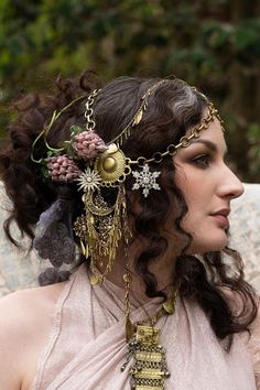 Art Nouveau Hair, Graduation Photo Booth Props, Graduation Photo Booth, Beaded Headpiece, Costume Inspo, Graduation Photo, Booth Props, Hair Design