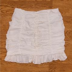 Endless Rose Size Small Mini Ruched Skirt With Ruffle Detailing At Bottom, Never Worn Ruched Mini Skirt, Rose Skirt, Ruched Skirt, Mini Skirt, Womens Skirt, Color White, Mini Skirts, Size Small, Skirt