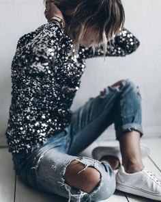 Outfit 2020, Aubrey Plaza, Sequin Shirt, Bohol, Outfit Trends, Glitter Christmas, On The Floor, Inspiration Mode