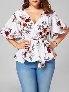 Plus Size Belted Floral Surplice Peplum Blouse in XL. Casual spring outfit with peplum blouse, jeans, and flats. Dressy spring outfit with peplum blouse, straight skirt, and chunky sandal heels. The peplum style gives you curves in All The right places and I love the spring floral pattern #plussize #springoutfits #casualoutfits #ad Havana Fashion, Blus Sifon, White Chiffon Tops, Printed Chiffon Blouse, Moda Curvy, Corak Bunga, Plus Size Belts, Plus Size Fall Outfit, Peplum Blouse