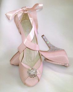 Pink bridal or attendants' shoes Shoes With Bows, Ribbon Heels, Princess Shoes, Ballet Pink, Tickled Pink, Gorgeous Shoes, Crazy Shoes, Pretty Shoes