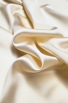 It's pretty but it's too small and I asked for size L Satin Colors Fabric, Types Of Satin Fabric, Silk Fabric Aesthetic, Fabric Movement, Dress Fabric Material, Fabric Weave, Satin Fabrics