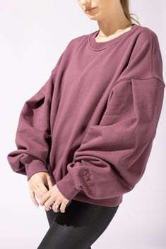 Your perfect crewneck has entered the chat. Meet the Brunch Sweater — effortless, yet put together. Pairs well with cozy mornings, your daily matcha latte and close friends.Our fav feature: the incognito side pockets. Brunch Sweater, Clothing Wishlist, Cozy Mornings, Thrift Flip, Oversized Crewneck, Birthday List, Close Friends, Matcha Latte, Comfy Cozy