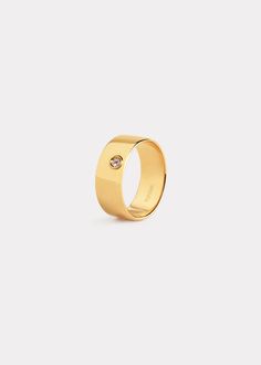 The TOTEME cigar ring is part of our debut fine jewelry offering. It's meticulously crafted in Arezzo, Italy from recycled 18kt gold to a modern midi shape that sits above the knuckle and is flush-set with an ethically-sourced, brilliant-cut diamond. Wear it on its own or stacked with other pieces from the collection. Modern Yellow Gold Ring With Single Diamond, Wide Band Promise Ring With Single Diamond, Modern Signet Ring With Single Diamond In Open Style, Modern Open Signet Ring With Single Diamond, Modern Gold Diamond Midi Rings, Modern Engraved Yellow Gold Diamond Ring, Modern Gold Ring With Single Diamond, Modern Wide Band Ring With Single Diamond, Luxury Open Band Ring With Single Diamond