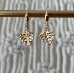 18k gold plated brass monstera leaf charm earrings Drop length- 1 inch  *nickel free* *backings are not required to wear but will be included with purchase* Monstera Leaf Earrings, Lover Earrings, Leaf Charms, Earrings Drop, Monstera Leaf, Leaf Earrings, Plant Lover, Charm Earrings, Earrings Gold