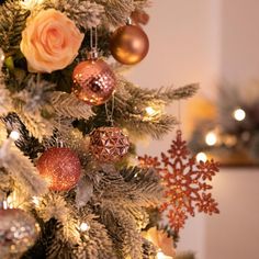 This set includes a variety of tree ornaments, featuring balls in different shapes such as diamond-patterned balls and snowflake. The diverse designs complement each other well, adding interest and charm to your overall decorOur tree ornaments include 3 special finishes: shiny, matte, and glitter. The multi-finish and novelty shape ornaments meet all your favorite tree ornament needs, and the molding seam is almost invisible, making them look exquisiteThese Christmas ornament are made of suffici Pink Flower Christmas Tree, Pink Ornaments Christmas Tree, Diy Tabletop, Rose Gold Christmas Tree, Rose Gold Christmas, Pink Ornament, Gold Christmas Decorations, Gold Christmas Tree, Create Diy