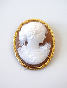 Vintage 14K Gold Cameo Brooch/Pendant/Choker Elegant Cameo Brooch For Formal Wear, Elegant Formal Brooch With Intaglio Detail, Luxury Yellow Gold Cameo Brooch, Elegant Carved Gold Brooches, Carved Gold Brooch For Gift, Elegant Intaglio Brooch For Formal Occasions, Carved Gold Brooches As Gifts, Carved Gold Brooches For Gift, Elegant Formal Cameo Brooch