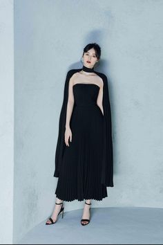 Cloak Dress, Sleeveless Skirt, Pleat Top, Cape Dress, Pleated Midi Dress, Model Fits, Black Midi Dress, Aesthetic Girl, Simple Dresses