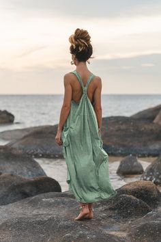 Sleeveless Pocket Dress Mahika Red / Bohemian Dress / 100% - Etsy Green Bohemian Dress, Harem Pants Jumpsuit, Red Bohemian Dress, Stile Boho Chic, Street Cats, Yoga Dress, Summer Tie Dye, Kimono Sweater, Dyed Dress