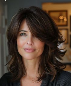 Haïr Cut With Layers Medium, Medium Length Hair Styles Summer 2024, Haircut Medium Length With Bangs, Layers For Medium Length Hair With Bangs, Hair Styles Medium, Haircut Styles For Women, Bold Hair Color, Layered Haircuts For Medium Hair, Medium Length Hair With Layers