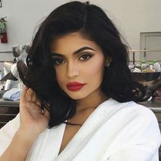 Bridal Makeup Red Lips, Red Lip Stick, Estilo Jenner, Red Lips Makeup Look, Looks Kylie Jenner, Wedding Hairstyles And Makeup, Estilo Kylie Jenner, Red Lipstick Makeup, Jenner Makeup