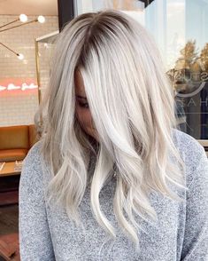 White Blonde Root Smudge, Rooty Platinum Blonde Hair, Platinum Blonde Smudge Root, Blonde Balayage To The Root, All Over Blonde Hair Color With Shadow Root, Platinum Blonde With Brown Roots, Platinum Blonde Hair Roots, Icy Blonde Shadow Root, Platinum Hair With Root Smudge