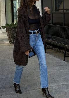 Going Out Outfits Casual Fall, Casual Nyc Winter Outfits, Denim On Denim Fall Outfits, Nashville Style Outfits Winter, Slouchy Cardigan Outfit, Fall And Winter Outfits 2024, Outfits For Nashville Trip Winter, Winter Beach Outfit Cold, Casual Thanksgiving Outfit