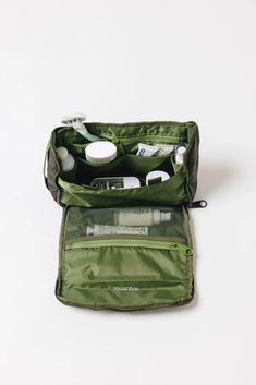 dopp kit Travel Necessities, Travel Essentials List, Travel Must Haves, What In My Bag, Dopp Kit, Travel Kit, Recycled Bottles, Travel Kits, Travel Organization