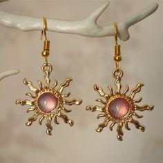 Make a statement with these pretty lilac sun drop earrings for women. These cool quirky gold plated and acrylic sun earrings are a great way to add a nice touch to your outfit. The charm on these sun dangle earrings measures at 3cm x 2.7cm and is attached to a gold plated hook. Please feel free to get in touch with us at Funky Earrings UK if you have any questions. We also have a wide range of other cute and unusual earrings in our shop. Gold Earrings Aesthetic, Sun Accessories, Sun Earring, Pretty Earrings Dangle, Sun Fashion, Sun Earrings, Gold Earrings For Women, Funky Earrings, Unusual Earrings