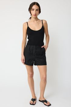 A tailored linen short with three pockets, a pleated front, and belt loops. It's fully lined and designed to be worn high waisted with a relaxed fit. Pair it back with the linen vest for a full set.