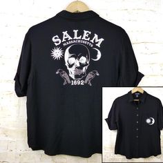 Hot Topic Skull Salem Oversized Button Shirt Womens S Black Goth Witch Moon New Without Tags, Hot Topic Skull Salem Oversized Button Shirt Womens S Black Goth Witch Moon Size: S (Ovesized) ***I Would Recommend Comparing Sizes To A Similar Garment From Your Closet To Determine If The Size Fits You. Measurements: Armpit-To-Armpit: 21 1/2 Full Chest: 43 Collar/Shoulder Point To Bottom Hem: 25 Details: Get Some Major Witchy Vibes With This Black Oversized Button-Up. Printed On The Front With A Moon Wiccan Shirt, Oversize Tshirt Outfits, Goth Witch, Witch Moon, Black Punks, Black Goth, Rock T Shirts, Witchy Vibes, Tshirt Outfits