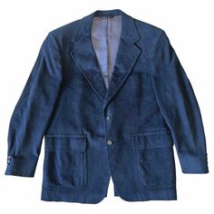 Very Good Condition, Like New. Vintage 1970s. Union Made. Custom Made. Usa Made. Add A Touch Of Vintage Style To Your Wardrobe With This Blue Suede Blazer Jacket From Jacobson&Apos;S Northridge Clothes. This Blazer Is Made In The Usa And Features A Single-Breasted Cut With A Two-Button Front. The Jacket Also Has A Notch Lapel And A Single Vented Back For Maximum Comfort. The Inner Pockets And Stain-Resistant Fabric Make It A Practical Choice For Any Occasion, Whether It Be For Travel, Weddings, Parties, Or Formal Business Events. The Jacket Is A Size 46r With A Flat Front And A Regular Fit. The 20" Inseam And Three-Button Sleeve Button Style Make It A Versatile Piece For Any Season, Vintage Blazer With Patch Pockets And Lapel Collar, Vintage Tailored Sport Coat With Welt Pockets, Vintage Sport Coat With Pockets For Business, Vintage Sport Coat With Lapel Collar And Welt Pockets, Vintage Business Sport Coat With Welt Pockets, Vintage Sport Coat With Welt Pockets For Business, Vintage Blazer With Patch Pockets And Notch Lapel, Vintage Single-breasted Sport Coat With Flat Front, Vintage Semi-formal Sport Coat