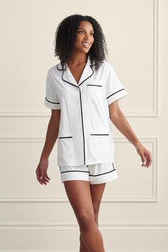 Slip into magnificently soft, four-way stretch cotton. Developed with anti-pilling and zero sagging qualities to last wear after wear. Classic Fitted Sleepwear For Loungewear, Classic White Cotton Sleepwear, Elegant Cotton Relaxed Fit Sleepwear, Fitted Cotton Sleepwear For Relaxation, Stretch Cotton Short Sleeve Sleepwear, White Cotton Short Sleepwear, Short Length Cotton Tops For Daywear, Stretch Cotton Sleepwear With Short Sleeves, Cotton Tops For Daywear, Short Length