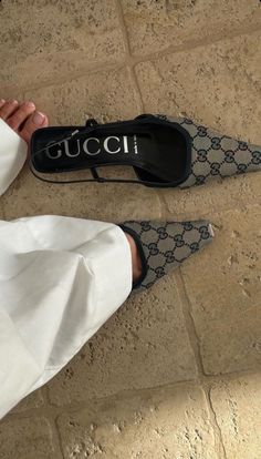 escarpins Gucci à bride Monogram Shoes, Gucci Pumps, Chanel Sneakers, Dior Sneakers, Gucci Heels, Dior Sandals, Vintage Heels, Hermes Shoes