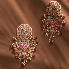 Description This signature Tarinika earring draws inspiration from the most popular Indian jadau jewelry. It is beautifully crafted with florals and peacock motifs, and set with high quality faux kempu stones, pumpkin beads and pearls on gold plated brass. It is a great choice for weddings and special occasions. Style with any Indian ethnic outfit for a grand rich look. Details & Specifications: Materials used: Brass Alloy with Gold Plating; Faux Kempu Stones and Pearls Weight – 77 gm Length – 1 Kundan Buttalu, Full Ear Earrings, Bridal Gold Earrings, Beautiful Gold Earrings, Jadau Earrings, Necklace Set Indian Bridal Jewelry, Gold Hanging Earrings, Pumpkin Beads, Temple Jewellery Earrings