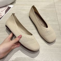 Knit Mesh Flat Shoes Women Summer Breathable Stretch Ballet Flats Moccasins Square Toe Loafers Slip on Dress Shoes Sneaker size 5 = Foot Length 22.5 cm = China 35size 6 = Foot Length 23 cm = China 36size 6.5 = Foot Length 23.5 cm = China 37size 7.5 = Foot Length 24 cm = China 38size 8.5 = Foot Length 24.5 cm = China 39size 9 = Foot Length 25 cm = China 40 Product views Low Loafers, Square Toe Loafers, Mesh Flats, Slip On Dress Shoes, Slip On Dress, Italian Leather Bags, Knit Mesh, Flat Dress Shoes, Comfortable Slippers