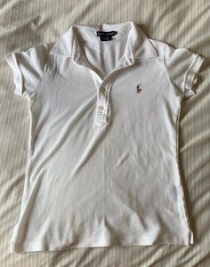 Great condition women's Ralph Lauren Polo shirt size Sm. Cute Polo Shirt Outfits For Women, Polo Shirt Women Aesthetic, Womens Shirt Outfit, Women's T-shirts, Ralph Lauren Polo Shirt Women, Polo Tops Women, Ralph Lauren Tops Women, Polo T-shirts, Simple Clothing Design