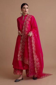 Shop for Sureena Chowdhri Pink Silk Chanderi Kurta Palazzo Set for Women Online at Aza Fashions Sureena Chowdhri, Velvet Kurta, Kurta Palazzo Set, Diwali Outfits, Chanderi Kurta, Pink Thread, Zari Embroidery, Salwar Kamiz, Kurta Palazzo