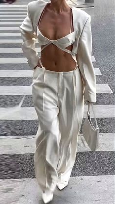 Aesthetic Trousers, Sleeves Outfit, Bra Outfit, Trousers Outfit, Chique Outfit, Outfit Short, Woman In White, Outfit Top