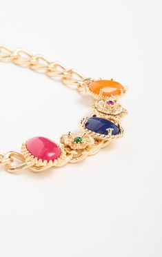 Gold necklace with chic, bold stones for a luxurious look