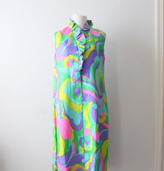 "38\"bust 40\"free waist 40\"long small/ medium womens vintage 1960s-70s dreamy print dress good condition/ see pics/ some wear / priced AS IS 1970s RARE easy care and wear retro print wear dressy or casual Thank YOU and please feel free to ask me any ?s:) Have a lovely day!! xoxo www.etsy.com/shop/retroandme" Pink Sleeveless Dress With Retro Print, Groovy Retro Print Summer Dress, Summer Dresses With Groovy Retro Print, Groovy Summer Dress With Retro Print, Pink Retro Print Summer Dress, Retro Spring Dresses With Bold Print, 1970s Multicolor Summer Dresses, Retro Dresses With Bold Print For Spring, Multicolor Sleeveless 70s Inspired Dresses