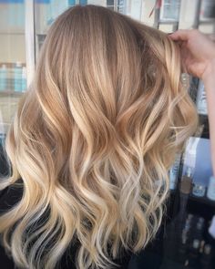 Modern blonde #hairbybotsford Caramel Blonde Straight Hair, Blond Bayalage, Balayage Blond, Blond Balayage, Balayage Blonde, Spring Hair Color, Box Braid, Ombré Hair, Balayage Hair Blonde