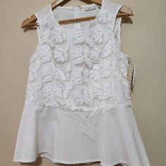 Beautiful Liz Claiborne Sleeveless Blouse, Excellent For Any Occasion. Feminine White Sleeveless Tops, Feminine Sleeveless Blouse With Lace Top, Feminine Sleeveless Lace Top Blouse, White Feminine Sleeveless Tank Top, White Feminine Tank Blouse, Feminine White Tank Blouse, White Vest Blouse For Spring, Spring White Sleeveless Lace Blouse, Spring White Sleeveless Lace Top