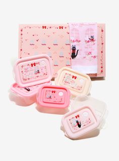 Kitchenware doesn't have to be boring! This 6-piece set of containers has a soft pink design, each with a  Kiki's Delivery Service  theme and comes with a matching kitchen towel! Bring some whimsy to the kitchen of your favorite person.   Imported Studio Ghibli Kiki's Delivery Service, Ghibli Kiki's Delivery Service, Style List, Kiki Delivery, Kiki's Delivery Service, My Themes, Pink Design, Game Boy Advance Sp, List Style