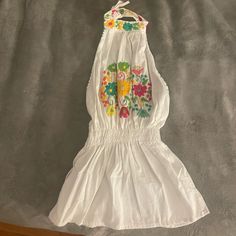 Gorgeous Mexican Embroidered Halter Top. Never Worn, Brand New Condition. No Brand Or Marked Size But This Would Fit An Xs-S Best. #Embroidered #Tanktop #Halter White Casual Top With Floral Embroidery, White Tops With Embroidered Hem For Beach, White Sleeveless Top With Floral Embroidery, White Sleeveless Embroidered Top For Beach, White Floral Embroidered Sleeveless Top, White Sleeveless Embroidered Top, White Embroidered Hem Top For Beach, Casual White Embroidered Top, Casual White Cotton Embroidered Top