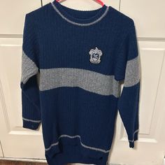 Original Sweater From Universal Studios. Worn One Time. Brand New. Raven Claw. Size Small But Typically I Wear A Medium So Fits Slightly Larger Ravenclaw Merch, Ravenclaw Sweater, Ravenclaw Uniform, Raven Claw, Dr Wardrobe, Yarn Ideas, Harry Potter Outfits, Ravenclaw, Warner Bros