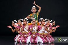 #beautiful#nrityakala#classical#dance#classicalform#indianclassical #indianclassicdanceform #graceful Bharathanatyam Group Poses, Classical Dress