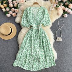 Brand Name: CroysierSilhouette: A-LINEOrigin: CN(Origin)Season: SummerNeckline: V-NeckSleeve Style: Puff SleeveDecoration: BeltStyle: CasualDresses Length: Mid-CalfMaterial: PolyesterAge: Ages 18-35 Years OldProfile Type: XModel Number: DW3705Closure Type: PulloverSleeve Length(cm): ShortType: RegularRelease Date: Summer 2021Fabric Type: ChiffonGender: WOMENMaterial Composition: Synthetic FiberWaistline: empirePattern Type: Floral Green A-line Chiffon Summer Dress, Spring Puff Sleeve Non-stretch Dress, Spring Non-stretch Dresses With Puff Sleeves, Fitted Chiffon Short Sleeve Dress For Vacation, Fitted Short Sleeve Chiffon Dress For Vacation, Fitted Chiffon Vacation Dress With Short Sleeves, Green Bohemian Chiffon Dress For Spring, Green V-neck Chiffon Dress For Summer, Fitted Knee-length Chiffon Dress For Beach