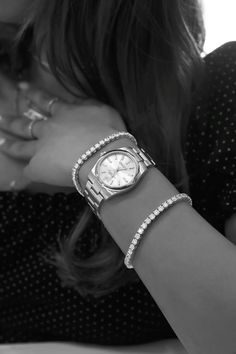 Rolex On Wrist Women, Mens Watch On Women, Silver Watch Outfit Woman, Watches Outfit Woman, Rolex Oyster Perpetual Womens, Rolex 36mm Women, Women’s Rolex Datejust, Silver Watch With Bracelets Women, Rolex Small Women