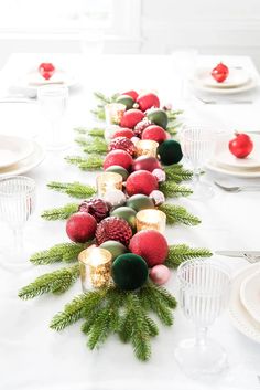 Christmas tree ball ornaments, a few faux pine branches, and some candles make a perfect last minute Christmas tablescape Christmas Bucket List, Festive Centerpieces, Christmas Bucket, Christmas Table Decor