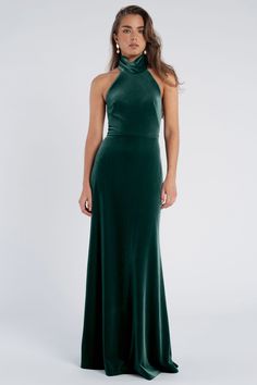 Lennox emerald 1 Boston Wedding Dress, Velvet Halter Dress, Jenny Yoo Bridesmaid, Modern Bridesmaid, Velvet Bridesmaid Dresses, Bias Cut Skirt, Fit And Flare Skirt, Jenny Yoo, Green Bridesmaid