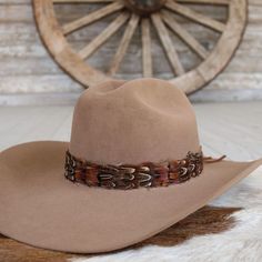 Natural feather hat band. Colors vary from brown, black, cream, and iridescent blue. Adjustable with a black leather tie.  Natural feathers Adjustable hatband *This product is for 1 single hat band. Hat not included. Feather Hat Band, Western Cowboy Hats, Leather Tie, Feather Hat, Iridescent Blue, Farm Girl, Starling, Hat Band, Western Cowboy