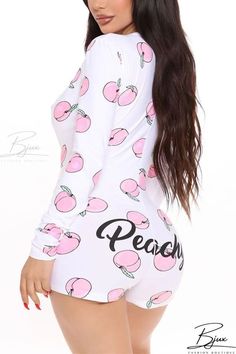 Bjux - Pelele rosa estampado con cuello en V - Colección Casual Living Pj Romper, Feeling Peachy, Peach Print, Pajama Romper, Loose Jumpsuit, Casual Rompers, Fashion Nova Dress, Print Bodysuit, Pink Peach