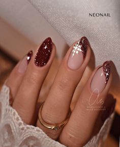 Trending Christmas Nails 2023, December Nails Christmas Xmas, Almond Nails Christmas Designs, December Holiday Nails, December Nails Red, December Gel Nails, Red And Gold Nail Ideas, Red Christmas Nails Winter, Almond Winter Nails