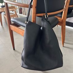 Authentic Carolina Herrera Large Shoulder Black Bag. Used But In Great Condition. Very Spacious Inside. Carolina Herrera Bags, Leather Hobo Bags, Black Leather Bag, Hobo Bags, Black Leather Bags, Leather Hobo, Black Bag, Carolina Herrera, Leather Bag